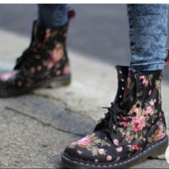 Dr. Marten’s Floral Printed Canvas 8 Eye Combat Boots Size 5 - Picture 13 of 16